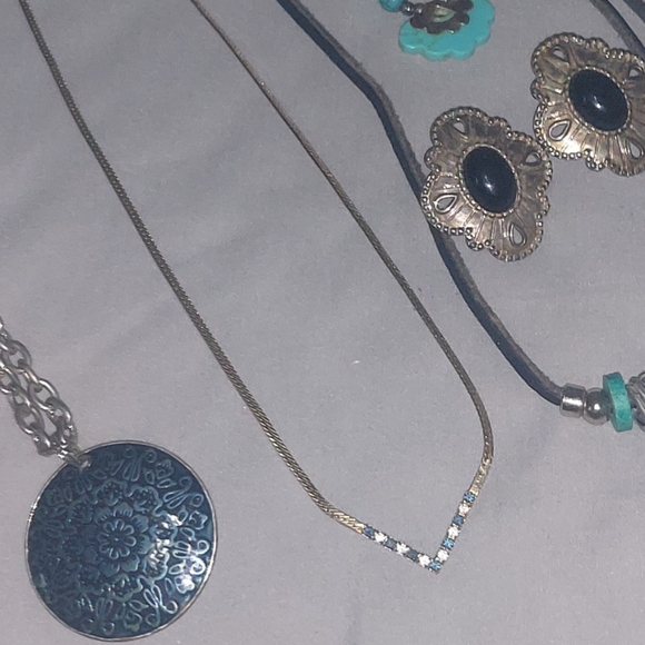 🌙Southwest Vibes Jewelry LOT: Faux Turquoise Howlite Fluorite Labradorite Wolf - Picture 10 of 10